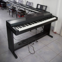 Đàn Piano Điện Yamaha CLP 300