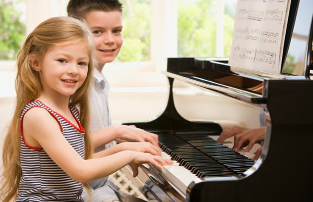 Chọn đàn organ cho bé luyện tập